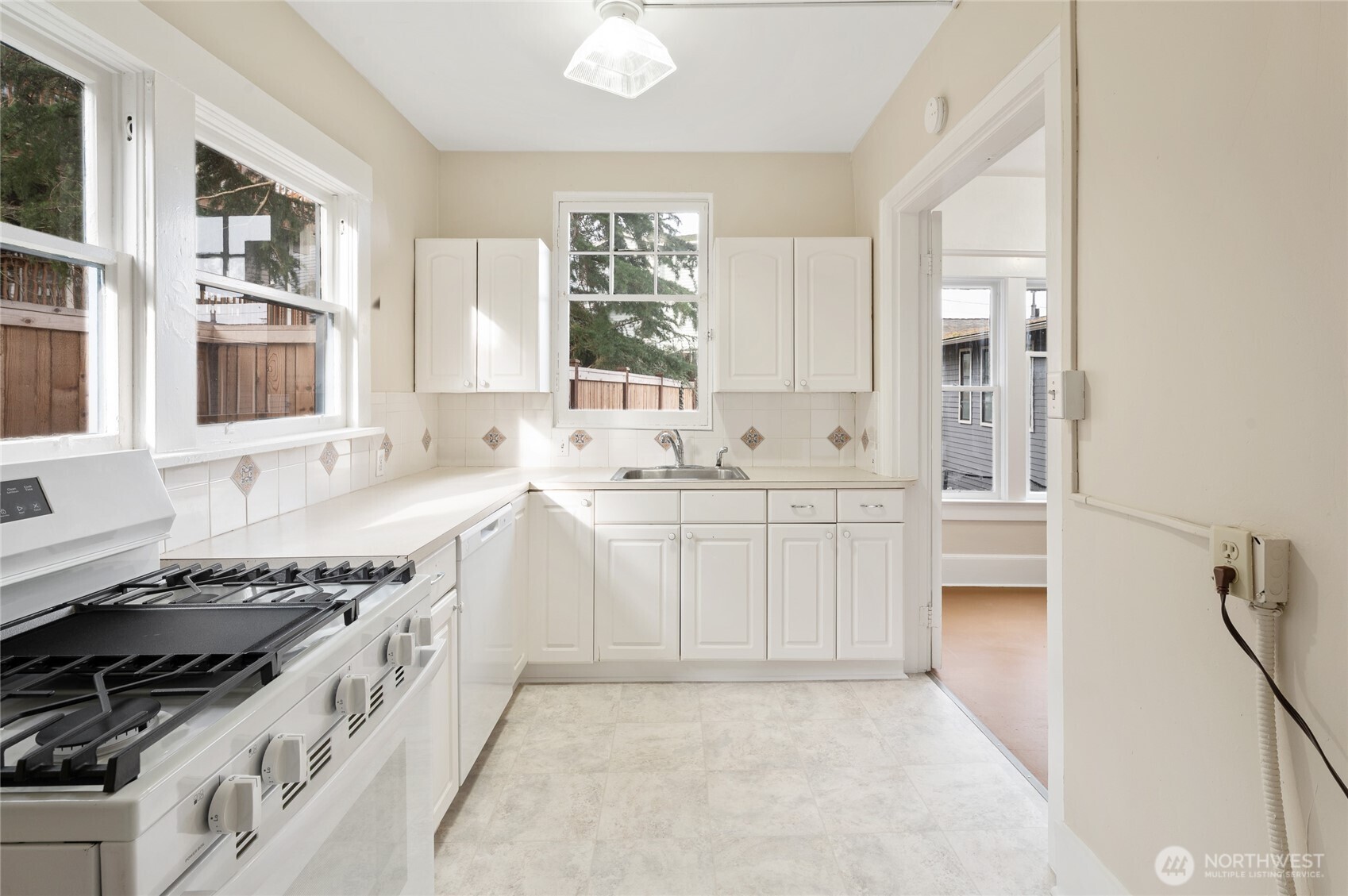 1425 Palm Avenue SW Seattle WA 98116