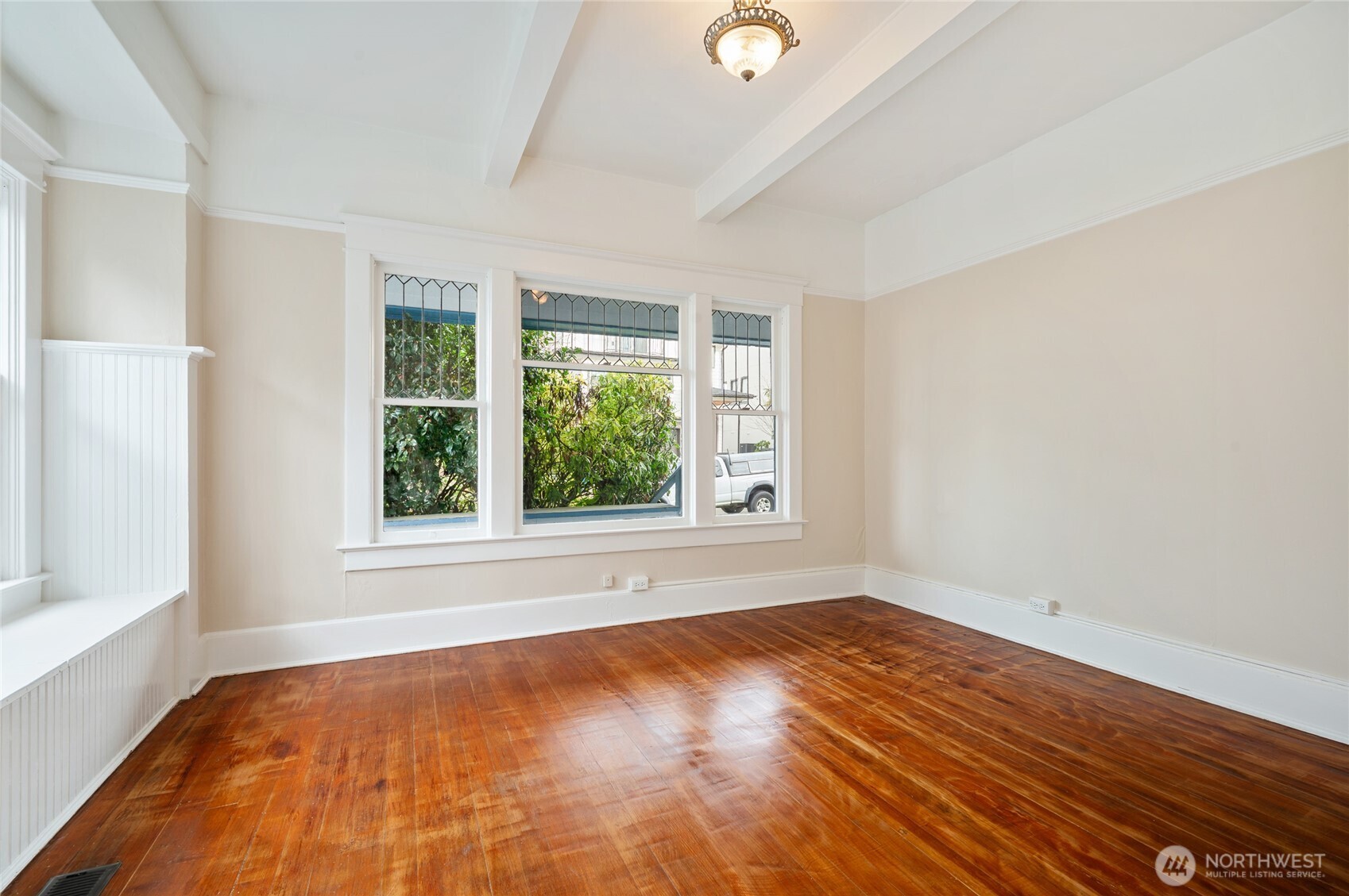 1425 Palm Avenue SW Seattle WA 98116