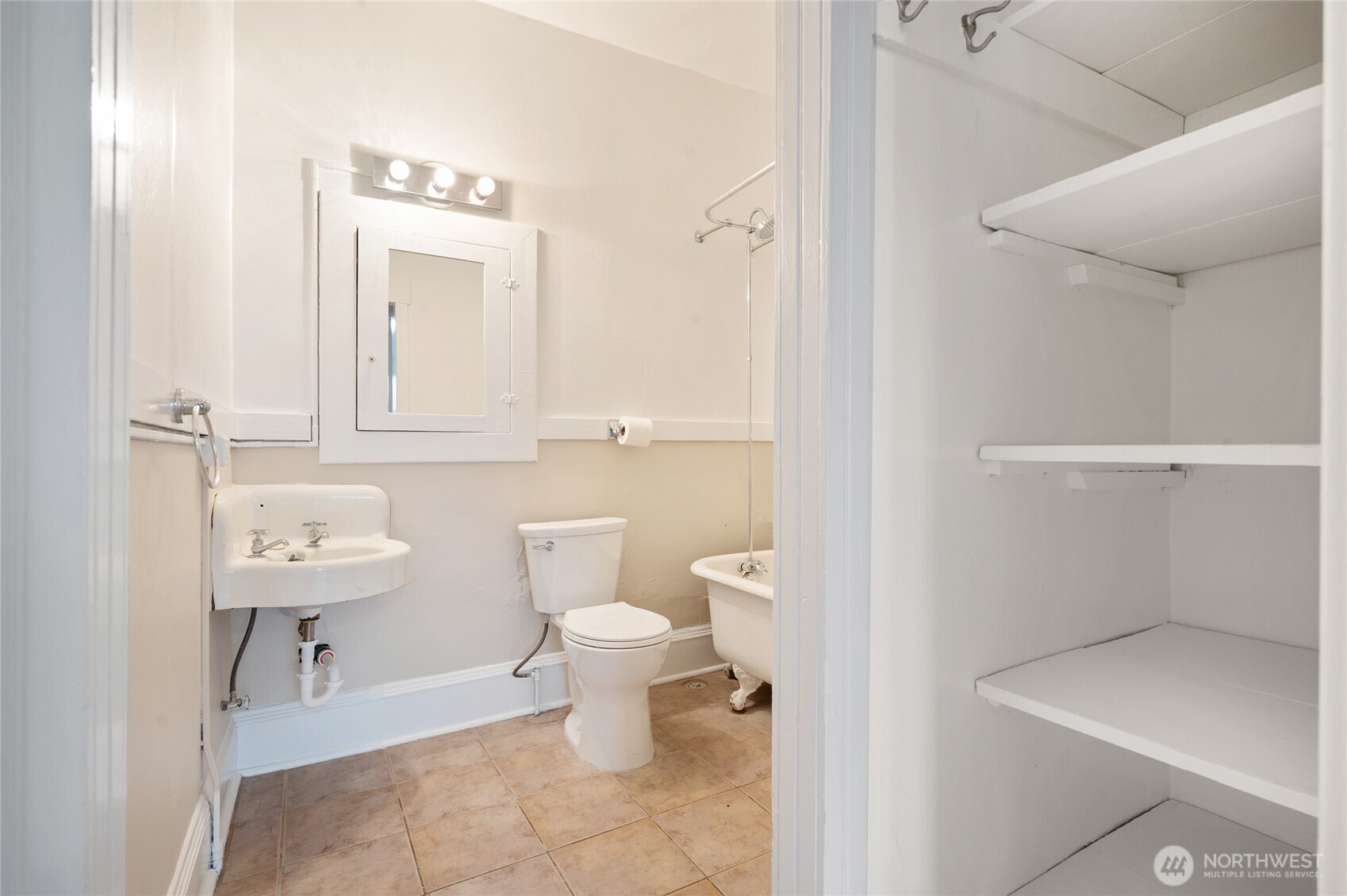 1425 Palm Avenue SW Seattle WA 98116