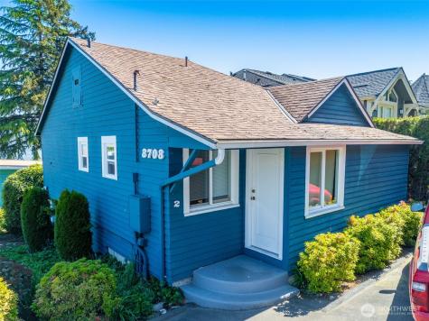8716 Sand Point Way NE Seattle WA 98115