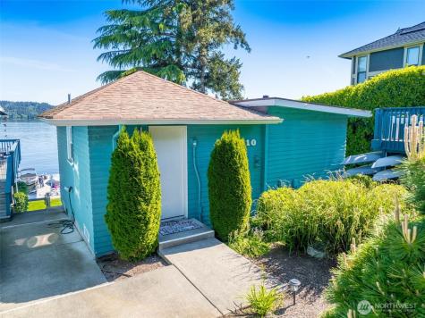 8716 Sand Point Way NE Seattle WA 98115