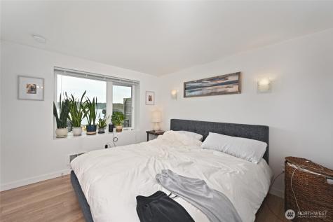 8716 Sand Point Way NE Seattle WA 98115