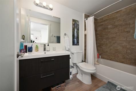 8716 Sand Point Way NE Seattle WA 98115