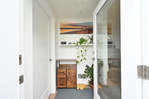 8716 Sand Point Way NE Seattle WA 98115