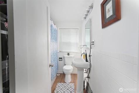 8716 Sand Point Way NE Seattle WA 98115