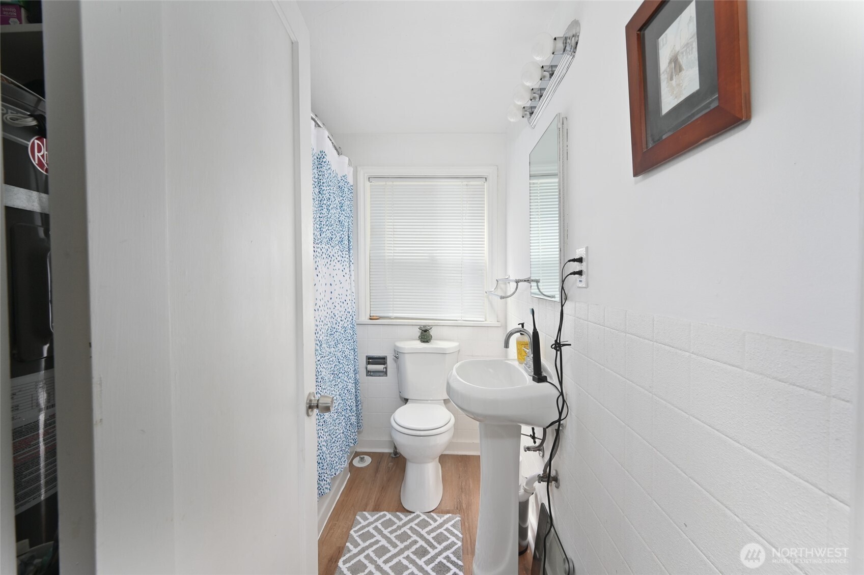 8716 Sand Point Way NE Seattle WA 98115