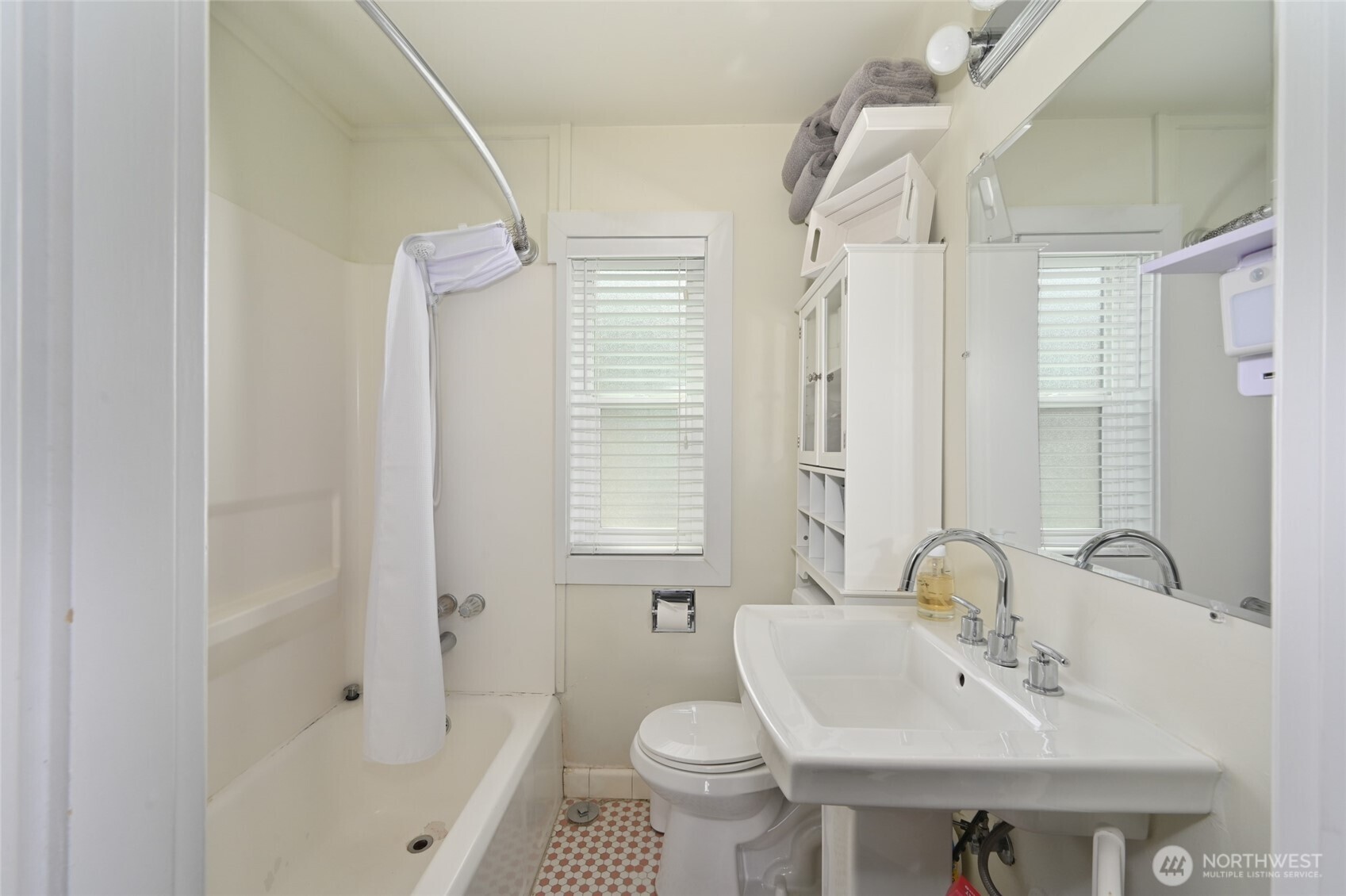 8716 Sand Point Way NE Seattle WA 98115
