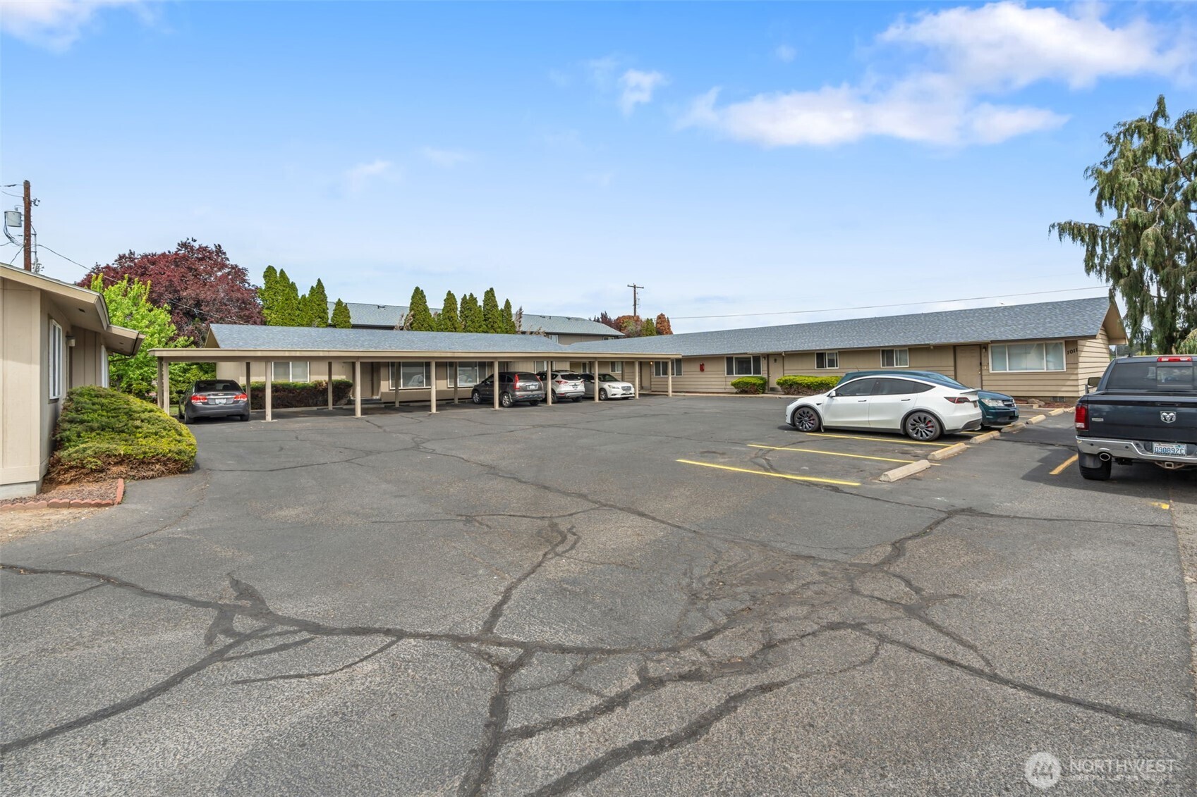 1011 1013, 1015 S 48th Avenue Yakima WA 98908