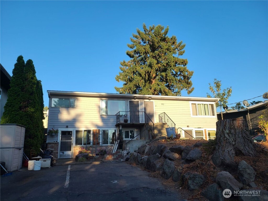 912 Glennwood Avenue NE Renton WA 98056