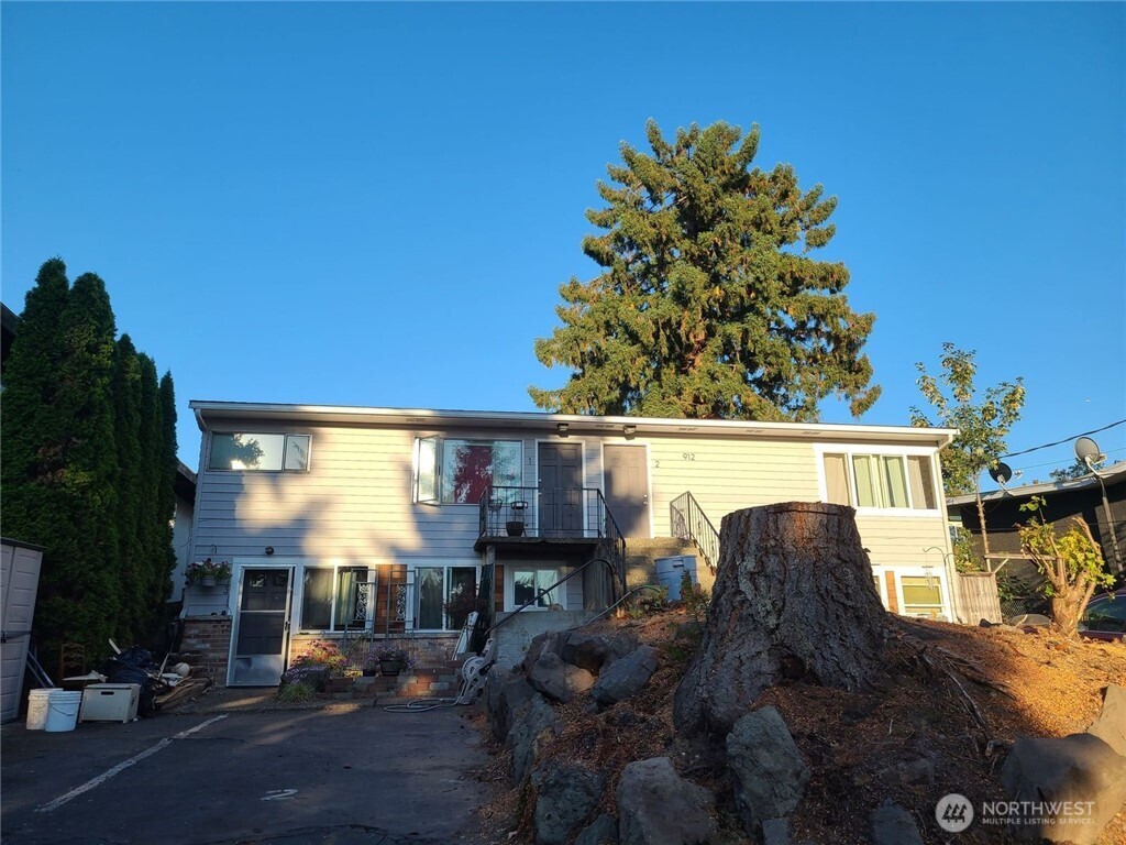 912 Glennwood Avenue NE Renton WA 98056