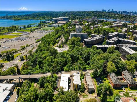 2233 NE 46th Street Seattle WA 98105