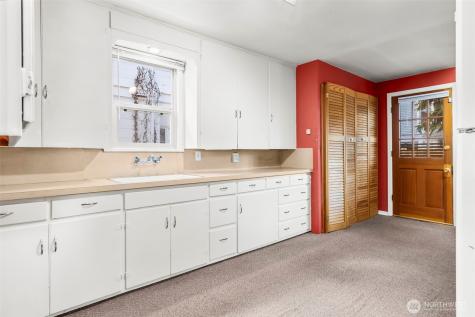 1014 1014 1/2 So. Lawrence Street Tacoma WA 98405