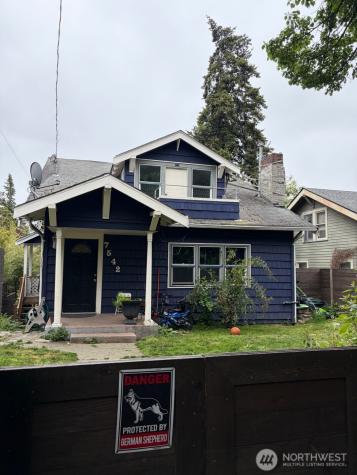 7542 Roosevelt Way NE Seattle WA 98115
