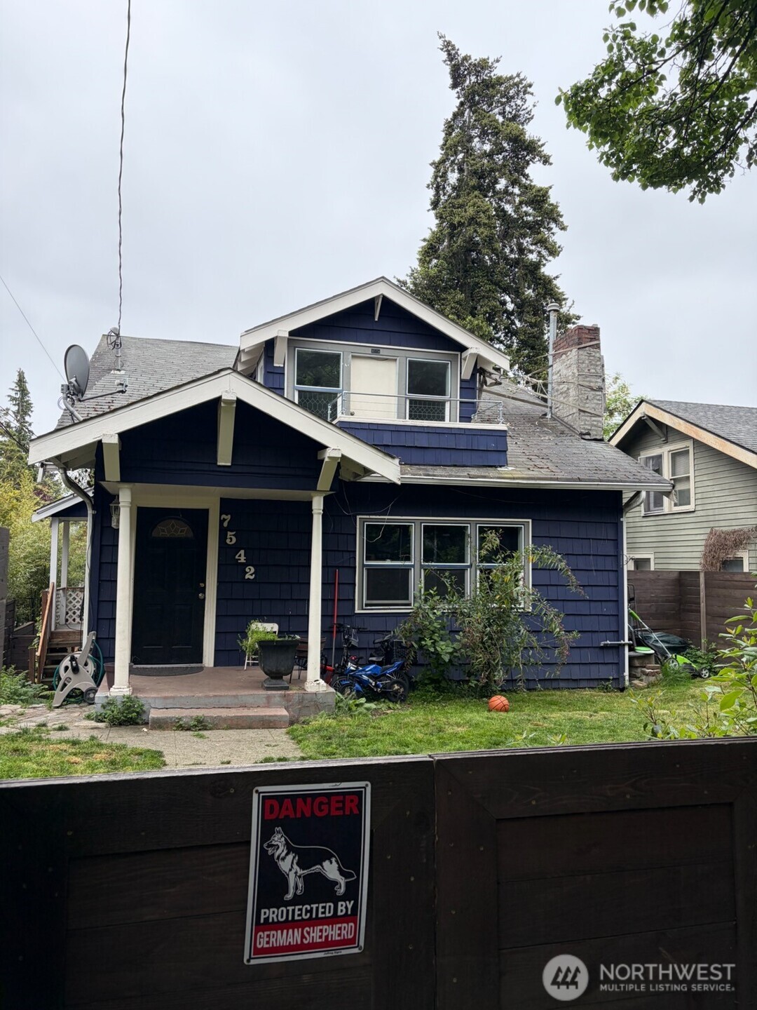 7542 Roosevelt Way NE Seattle WA 98115