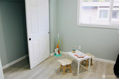 9040 17th Avenue SW Seattle WA 98106