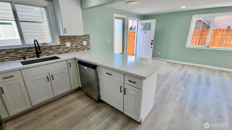 9040 17th Avenue SW Seattle WA 98106