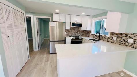 9040 17th Avenue SW Seattle WA 98106