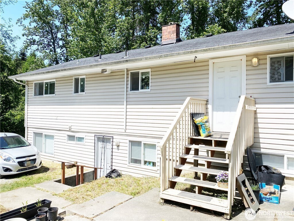 2413 SW Graham Street Seattle WA 98106