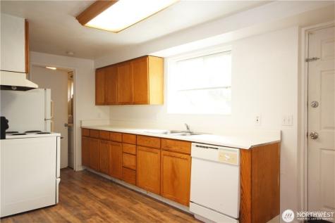 2413 SW Graham Street Seattle WA 98106