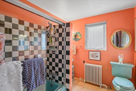 5833 Woodlawn Avenue N Seattle WA 98103