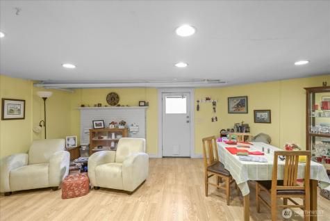 5833 Woodlawn Avenue N Seattle WA 98103