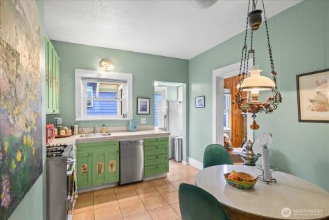 5833 Woodlawn Avenue N Seattle WA 98103