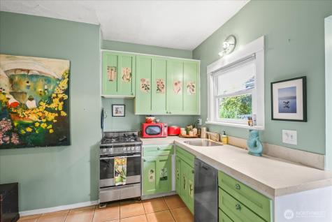 5833 Woodlawn Avenue N Seattle WA 98103