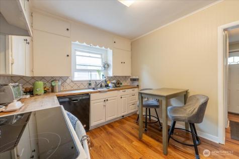 7945 9th Avenue SW Seattle WA 98106