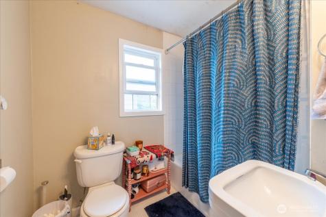 7945 9th Avenue SW Seattle WA 98106