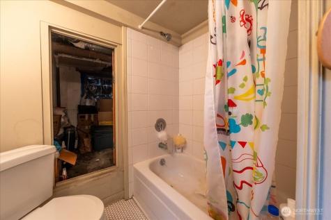 7945 9th Avenue SW Seattle WA 98106