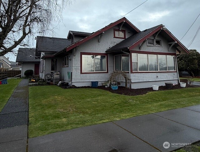 711 N Hoquiam WA 98550