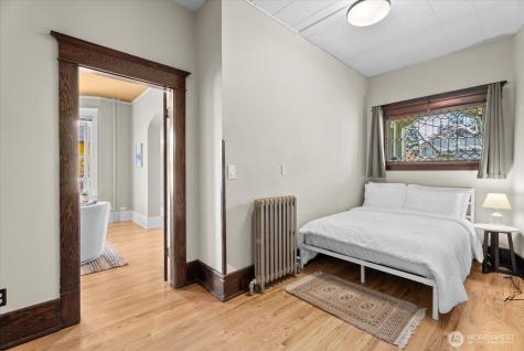 920 4th Avenue N Seattle WA 98109