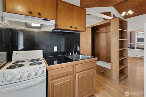 1718 Summit Avenue Seattle WA 98122