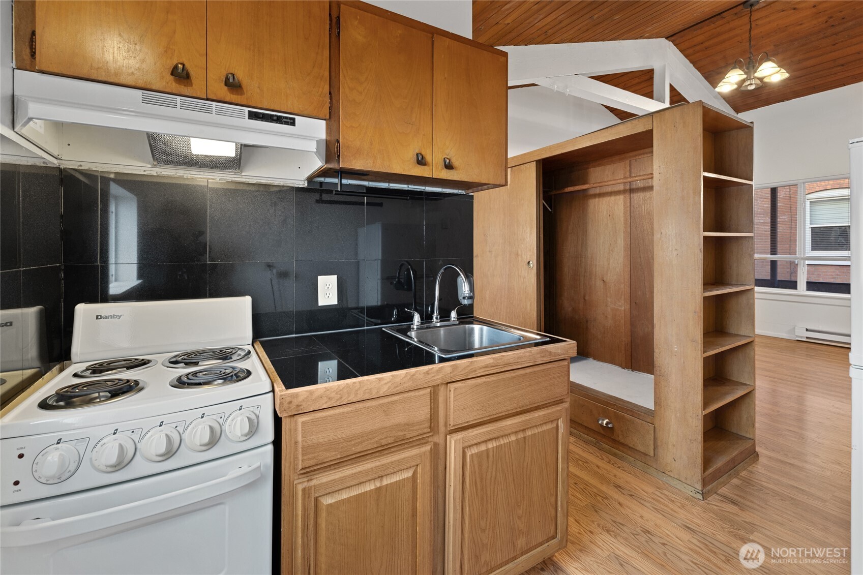 1718 Summit Avenue Seattle WA 98122