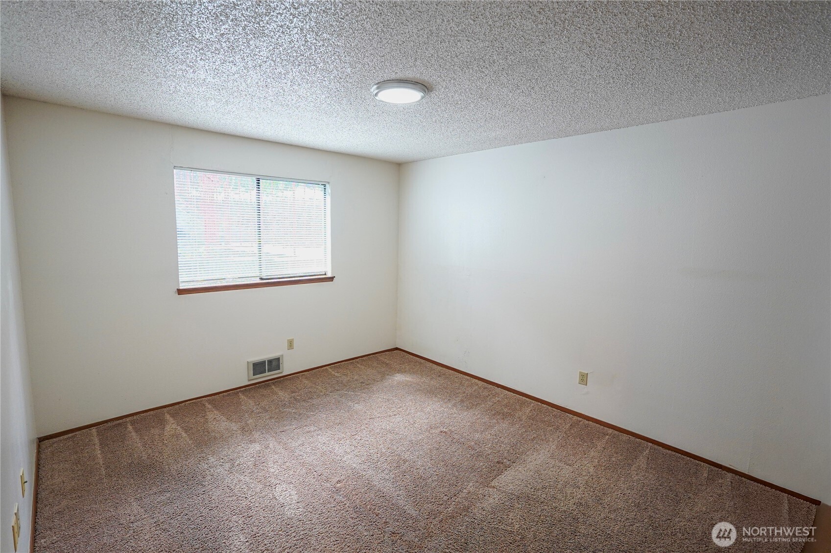 108 Kensington Avenue SW Kent WA 98030