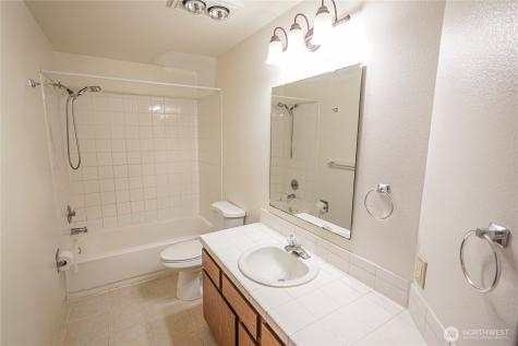 108 Kensington Avenue SW Kent WA 98030