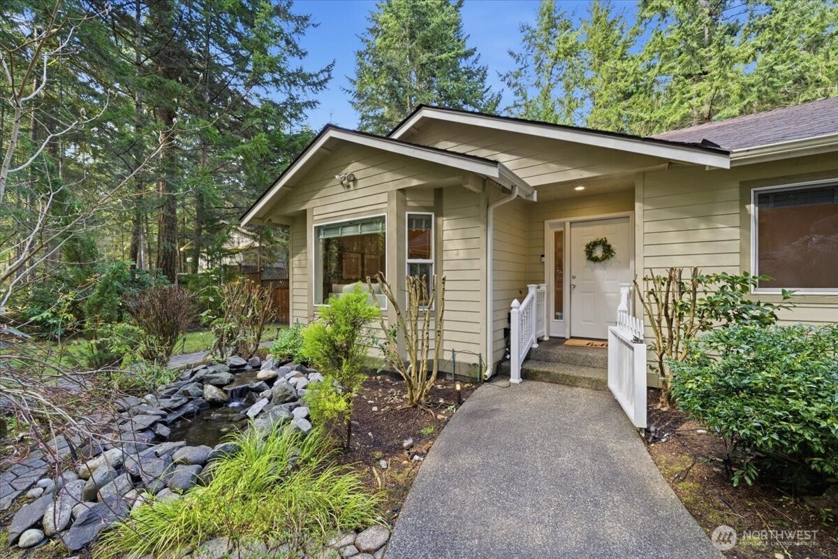 879 Kamus Way Fox Island WA 98333