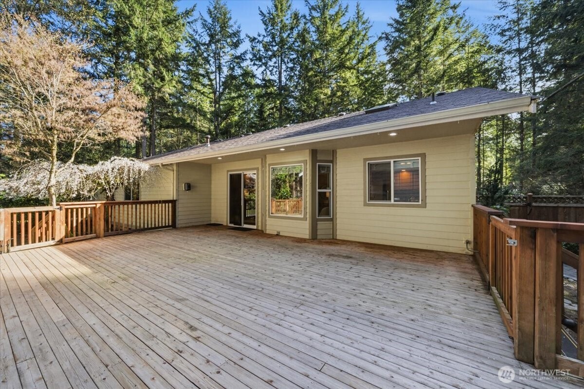 879 Kamus Way Fox Island WA 98333
