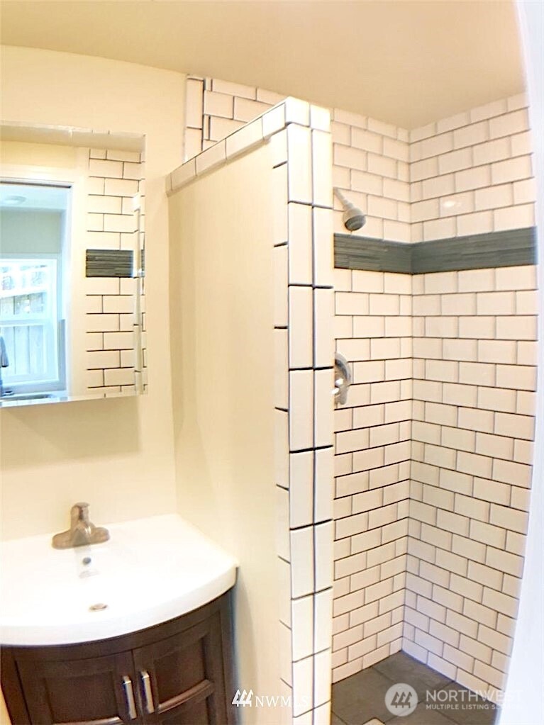 8829 Midvale Avenue N Seattle WA 98103