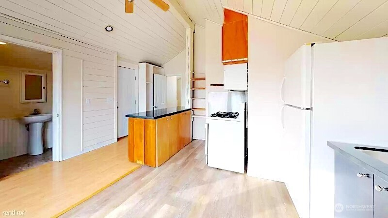 8829 Midvale Avenue N Seattle WA 98103