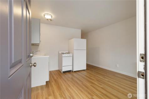 7618 Greenwood Avenue N Seattle WA 98103