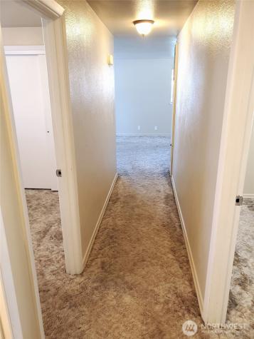606 8th Street NW Puyallup WA 98371