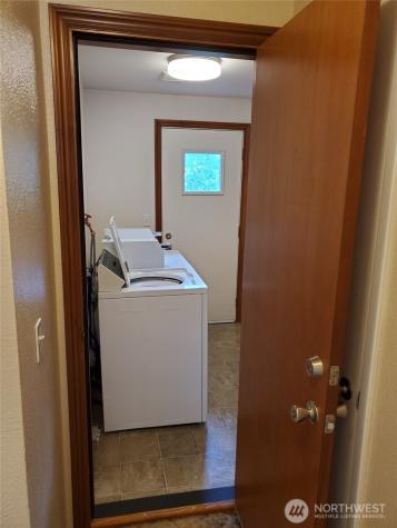 606 8th Street NW Puyallup WA 98371