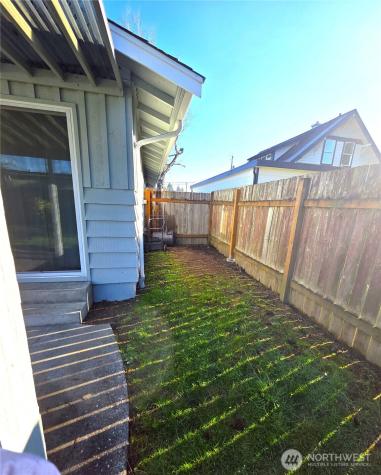 606 8th Street NW Puyallup WA 98371