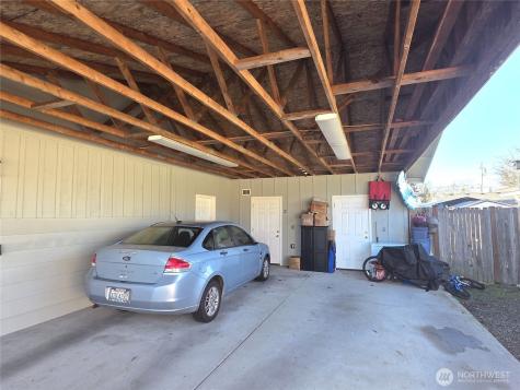 606 8th Street NW Puyallup WA 98371