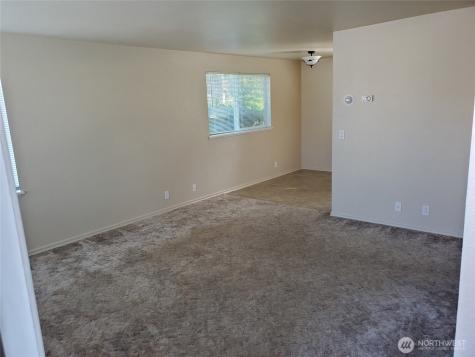 606 8th Street NW Puyallup WA 98371