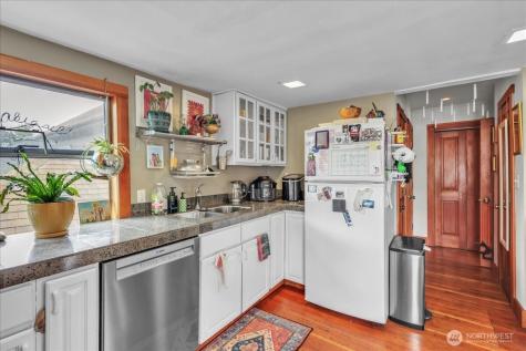 172 16th Avenue Seattle WA 98122