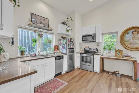 172 16th Avenue Seattle WA 98122