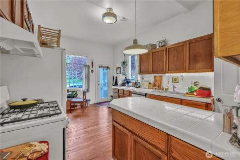 172 16th Avenue Seattle WA 98122