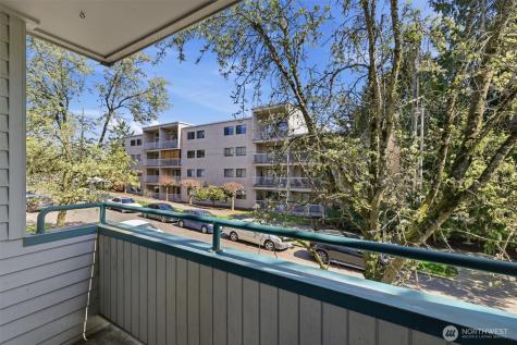 8320 Lake City Way NE Seattle WA 98115